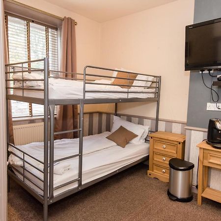 Dimple Well Lodge Hotel Уейкфийлд Екстериор снимка