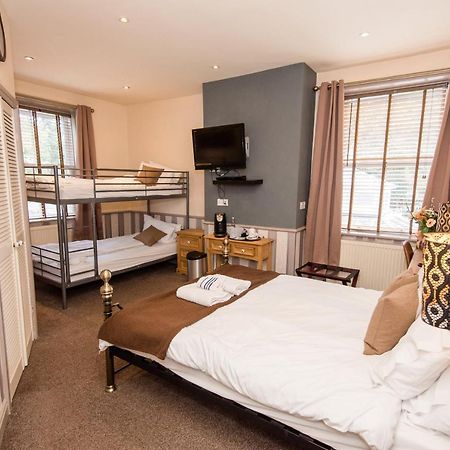 Dimple Well Lodge Hotel Уейкфийлд Екстериор снимка