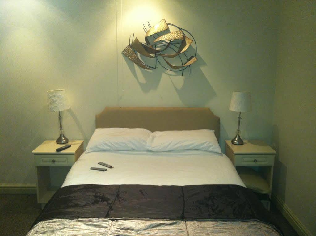 Dimple Well Lodge Hotel Уейкфийлд Екстериор снимка