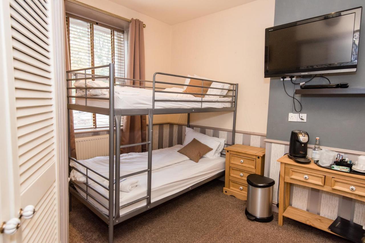 Dimple Well Lodge Hotel Уейкфийлд Екстериор снимка