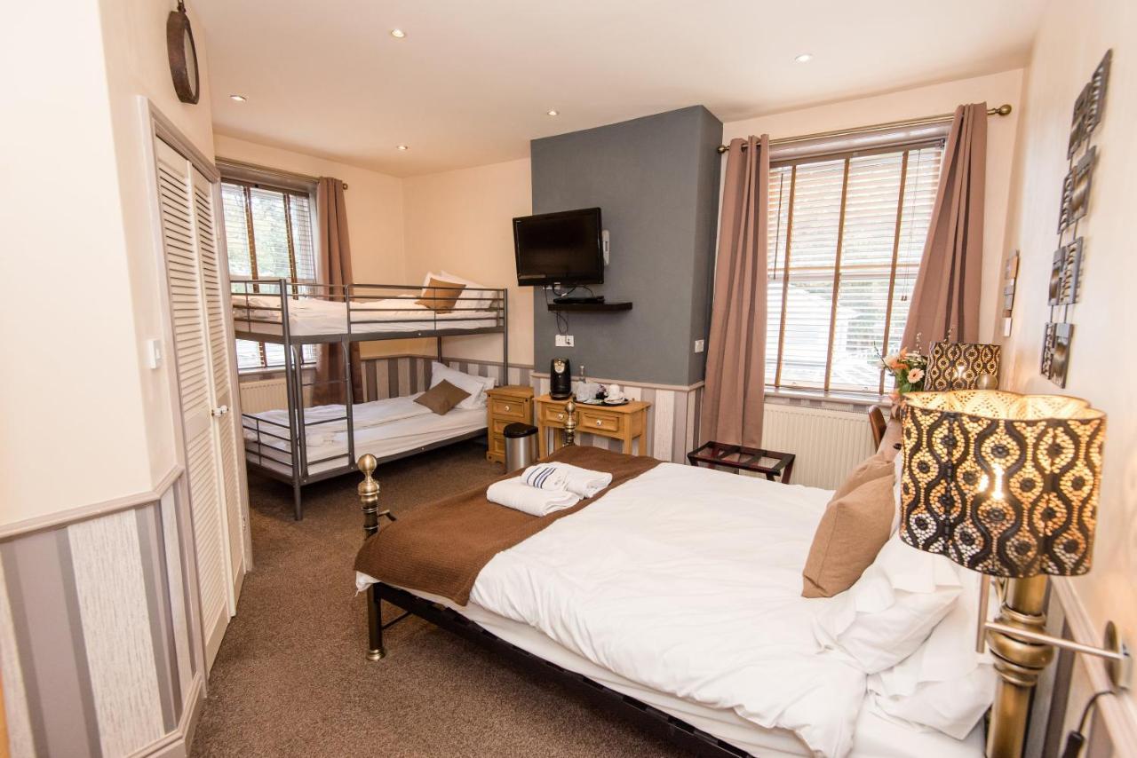 Dimple Well Lodge Hotel Уейкфийлд Екстериор снимка